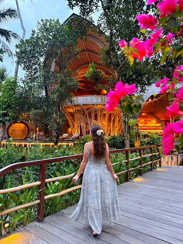 Masal diyarında gibi hissedeceğiniz @ulamanbali 🌸 bali otel seyahat