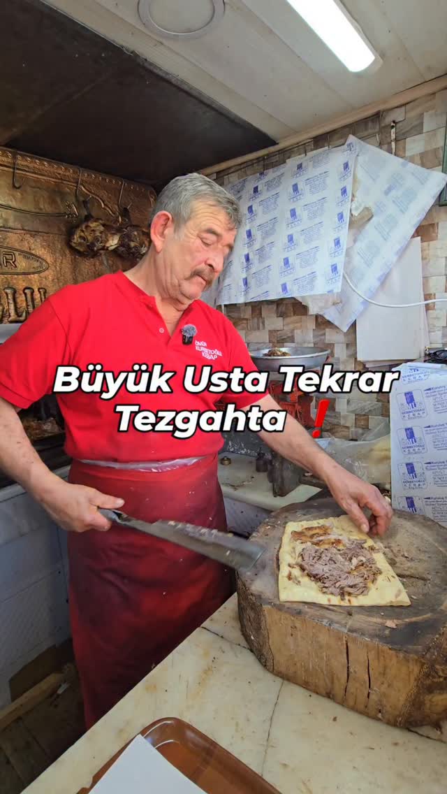 🥩 Kurbetoğlu'nda 4. Kuşak Ustalık: Mehmet Kurbet Bir kebap, sadece lezzetiyle değil; emeğiyle, geçmi…