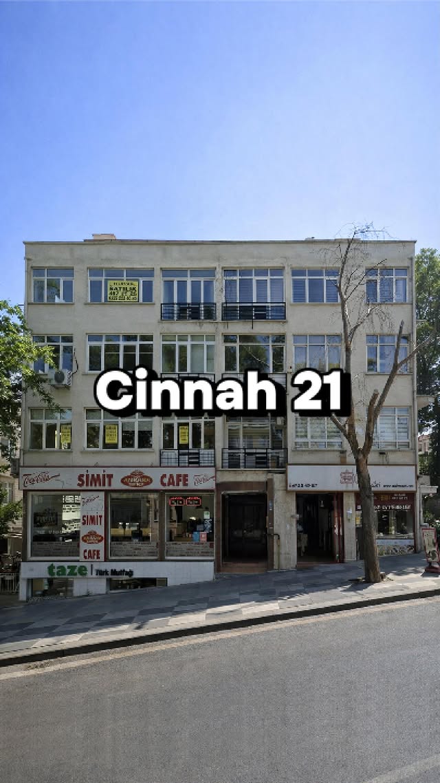 Cinnah 21-Cinnah 19'un Yanındaki Bina Yan yana iki bina. Biri düşünülmüş. Diğeri yapılmış. Sonra ekl…