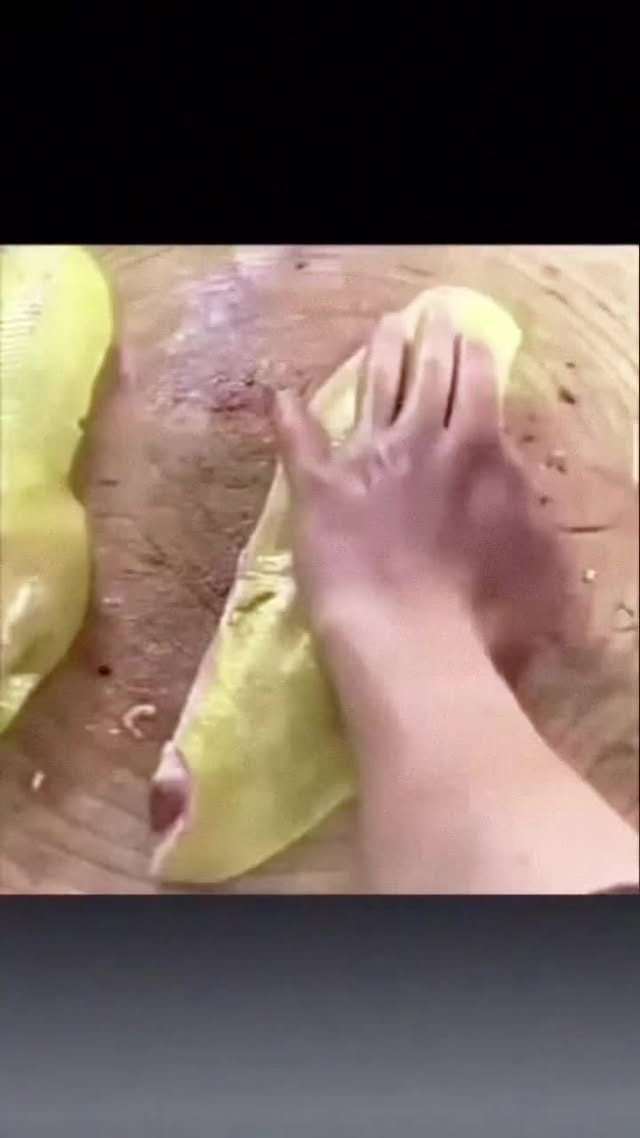 #🇯🇵Japan is turning footsteps into electricity! Using piezoelectric tiles, every step you take gener…