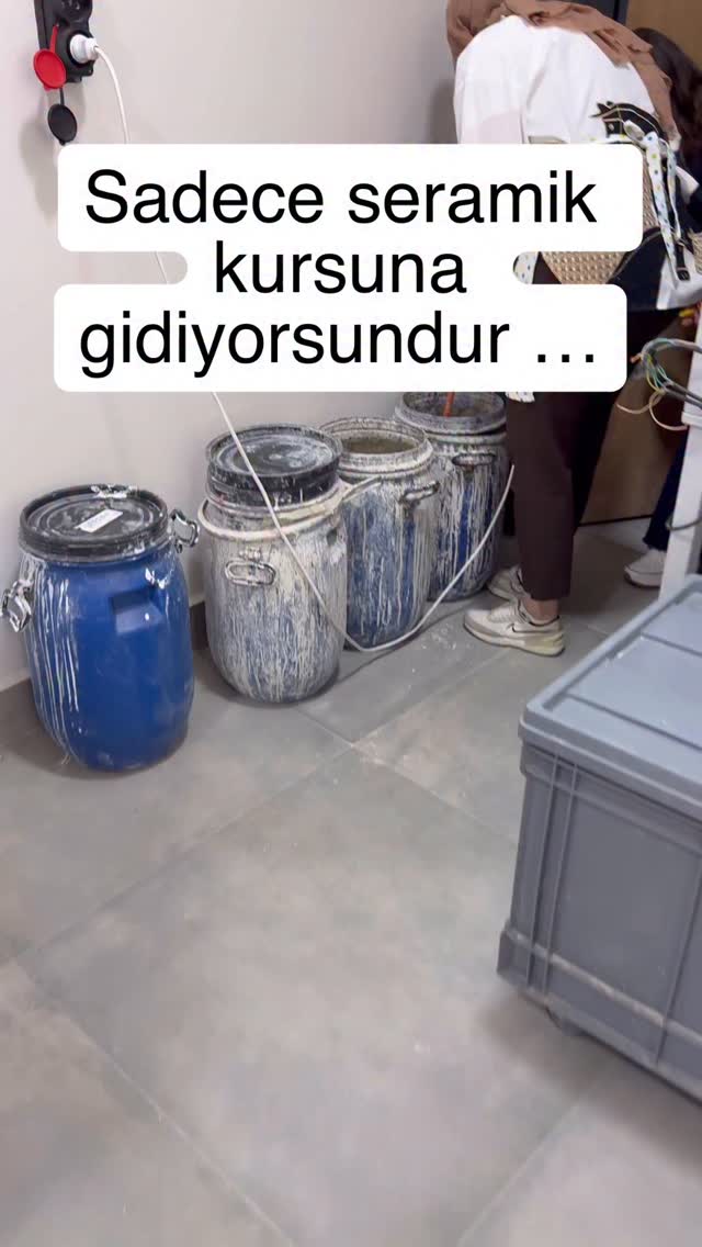 Ben bazen bazı zamanlarda kendimi amele gibi hissediyorum arkadaşlar 👀 seramik sanatçılığı hobim 😒🙈🫣…