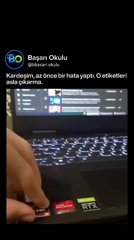 Görünür AMD Radeon Graphics ve NVIDIA GeForce RTX rozetlerinin hemen yanında, siyah oyun dizüstü bil…