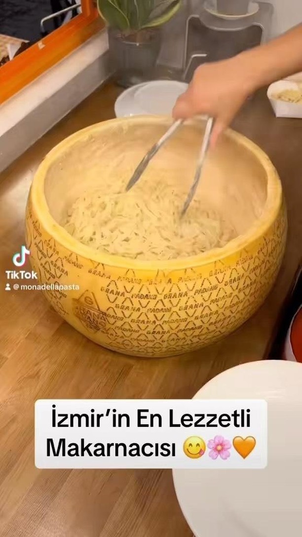 Herkesi izmir’in en iyi makarnasını yemek için bekliyoruz.. 🧡🧡🍝🍝🍝 #pasta #makarnatarifleri #parmesan…