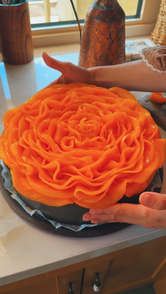 Sweet, Creamy And Mango Magic Cheesecake ?😍🥭 تشيز كيك المانجو، هيدي الكن🫶 Ingredients: Crust: 300 g …