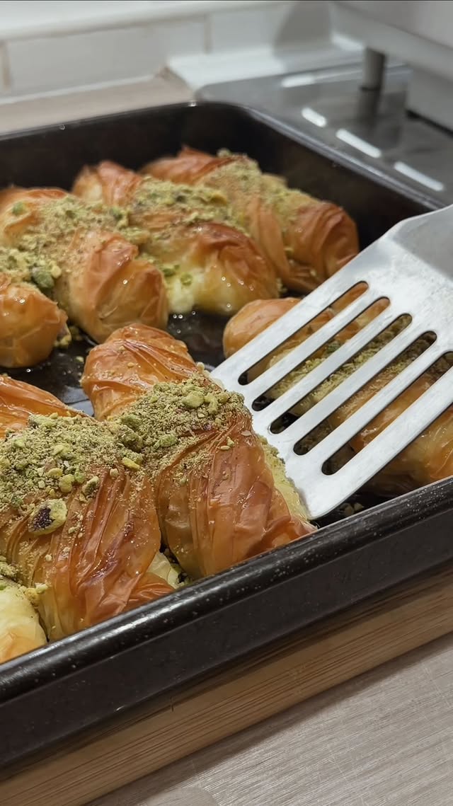 Dessert sorted ✅ Filo rolls filled with cream (Ashta) & Nutella 😋 save for next time you want to imp…