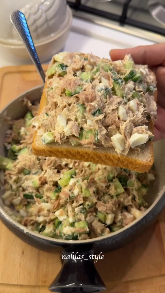 Healthy & Quick Tuna Spread 😍🥪 Ingredients 🥗 1 cucumber 🥒 3 boiled eggs 🥚 1 can tuna (about 200 g), …
