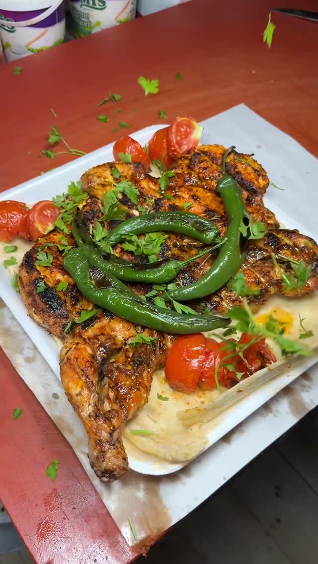 Soslu tüm tavuk ızgaramız !! Siz değerli müşterilerimiz için kaliteden ödün vermiyoruz 🔥 Her damağa …