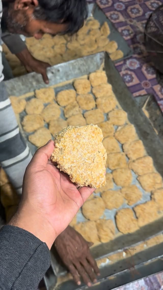 Most Hygienic Hand Made Gajak Making😳😳 . . #reels #shorts #trending #gajak #kolkata