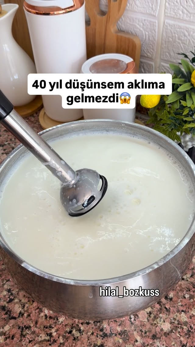 Eğer sütü kaynattıktan sonra kaynar haldeyken bu şekilde çırparsanız hem yoğurdunuz daha iyi kaymak …