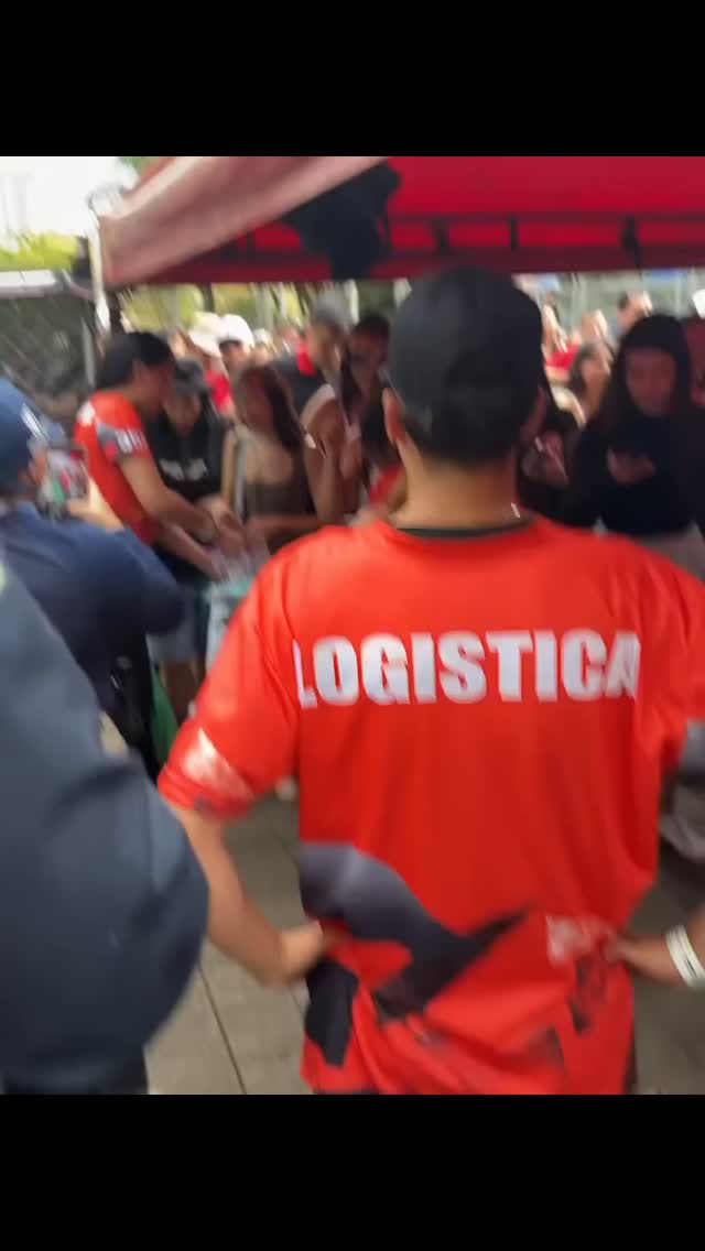 En una escena que parece sacada de una comedia paisa, una mujer se volvió viral tras intentar ingres…