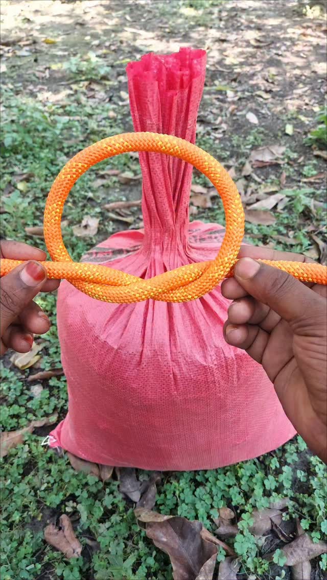 Knot of Rope Connected With the Sack in a Truly Tangible way!