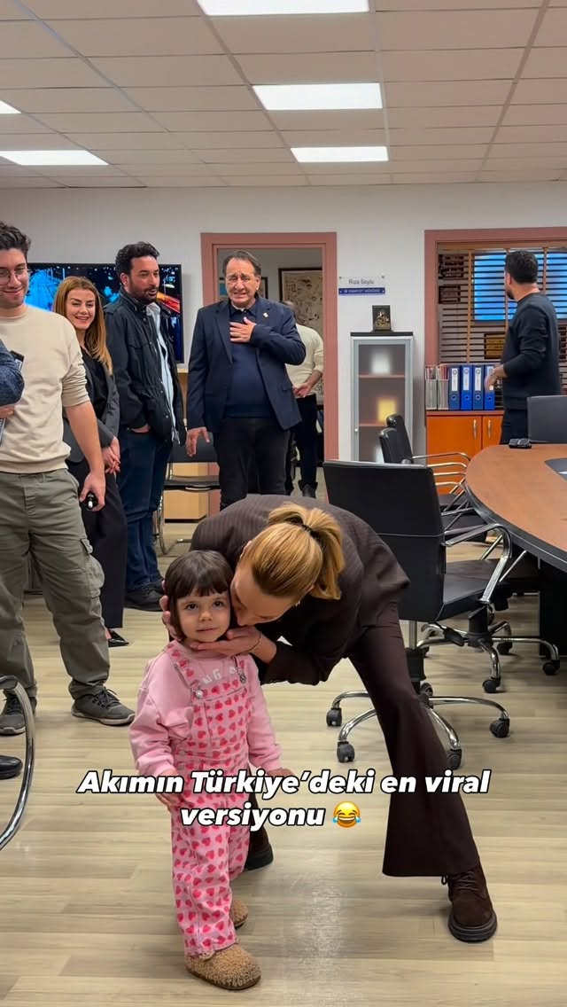 @ozozan’ın dahil oluşu, @eebrucundubeyoglu ’nun samimiyet 😍 . . . #chaneldancechallenge #chaneldans …