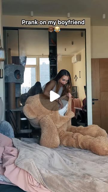 His reaction😂 He definitely wasn't expecting that... | Follow @couple2latte