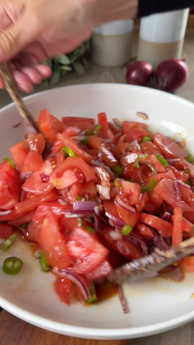 Meşhur Arnavutköy Balıkçılar Salatası 😍 Tomatensalat Yaz Domatesleri çıkmaya başladıysa bu Salata ya…