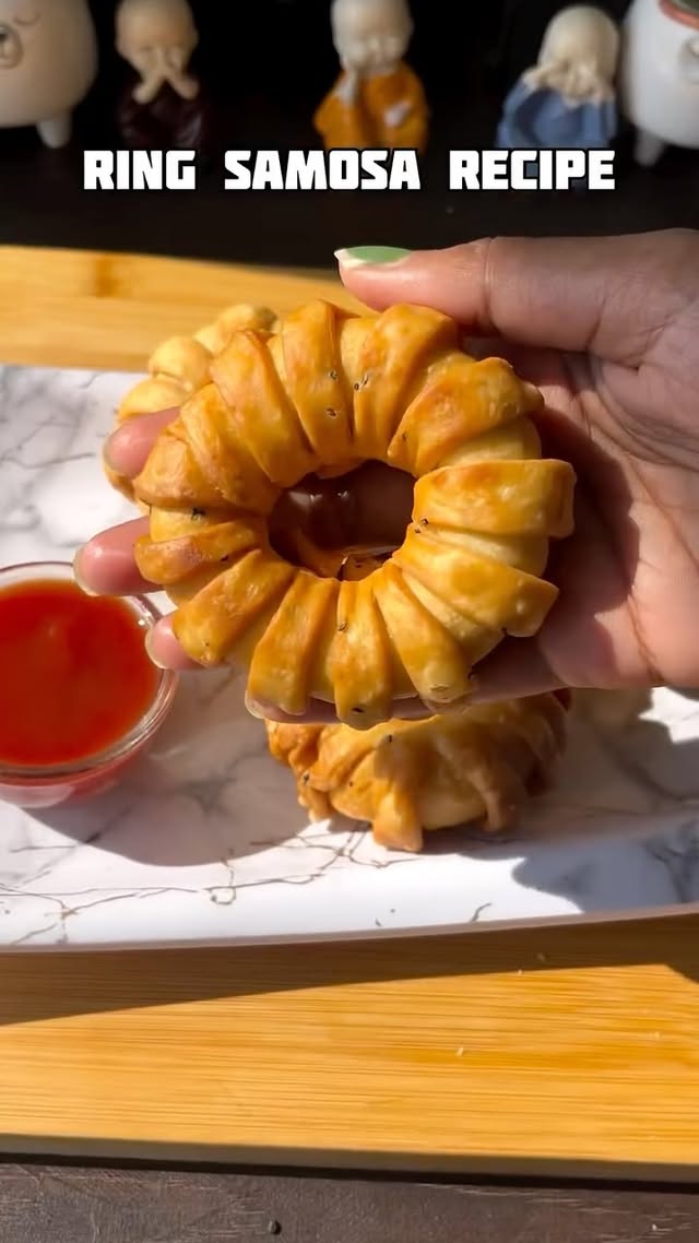 Most unique samosa recipe ever! This new trending snack looks exactly like a ring but turns out supe…