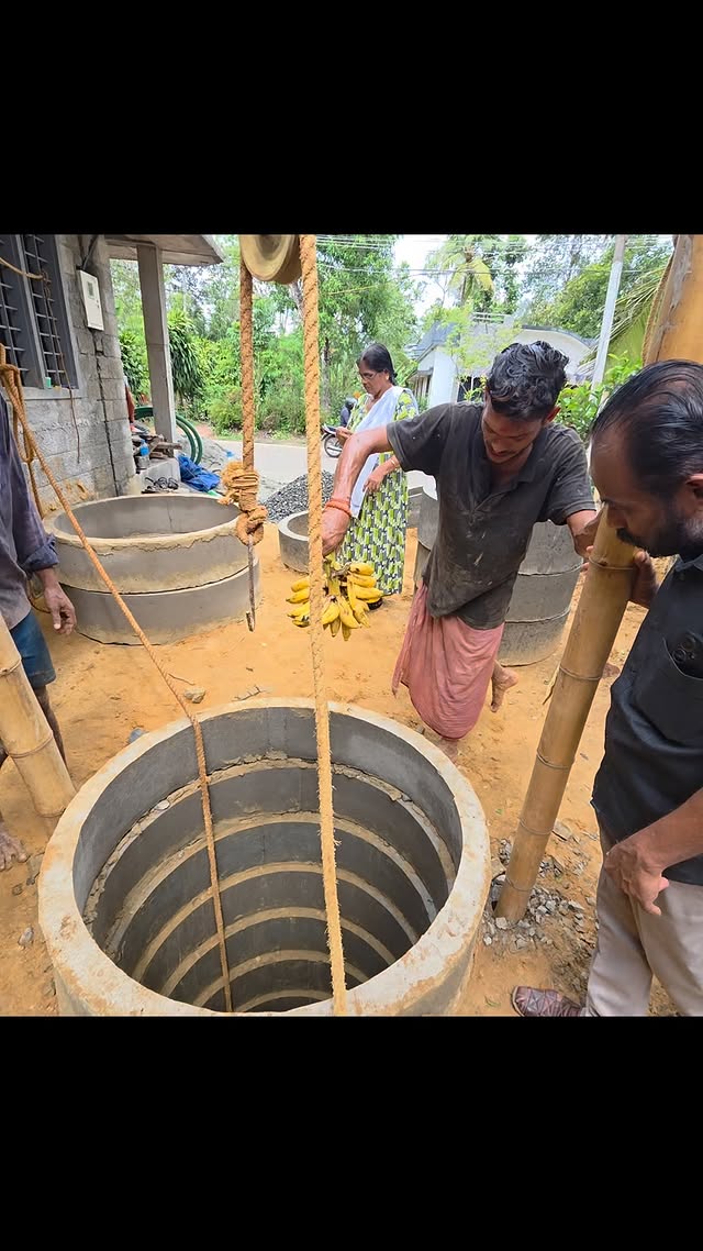 കിണർ കുഴിച്ചു റിംഗ് ഇറക്കി വച്ചിട്ട് പോയി കിണറ്റിൽ വെള്ളമില്ല 😥 ഞങ്ങൾ വെള്ളം ആക്കി കൊടുത്തു 💦💦❤️❤️❤️