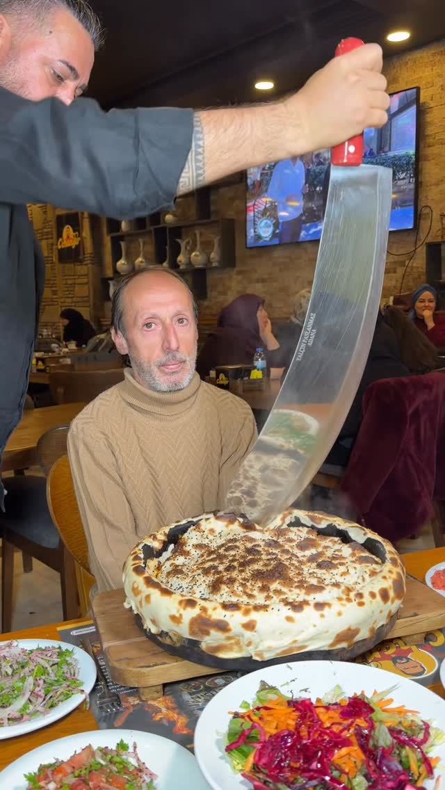 Bu Adam Sizce Ne Düşünüyor 😳 #cihangirkebap #cihangirailesi #güveç #cihangirbüryan