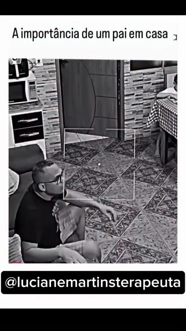 Por que, em muitos lares, o pai acaba defendendo os filhos da mãe? Nem sempre é sobre quem está cert…