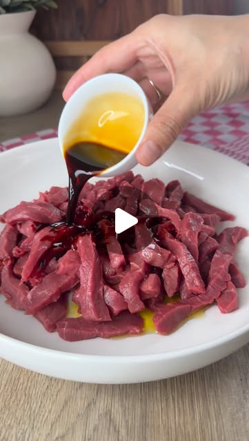 Soslu Sebzeli Et yemeği ✨ Rindfleisch Gemüse 600g dana Eti ( Sırt kısım tercih ettim) 2 yemek kaşığı…