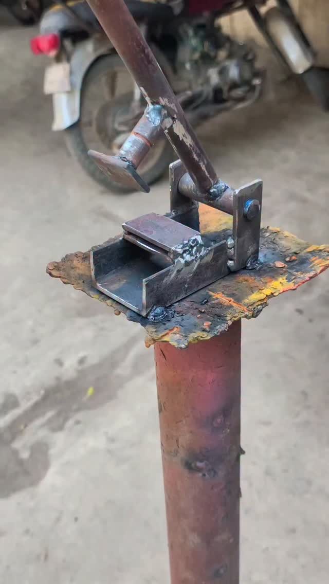 This DIY Metal Bending Tool Is Pure Genius! 😲🔥 #shortsvideo #newpost😍 #ideas #dıy #welder