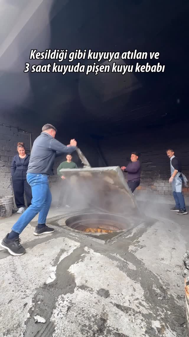 Kesildiği gibi kuyuya atılan ve 3 saat kuyuda pişen kuyu kebabı. Kastamonu’nun meşhur kuyu kebabının…