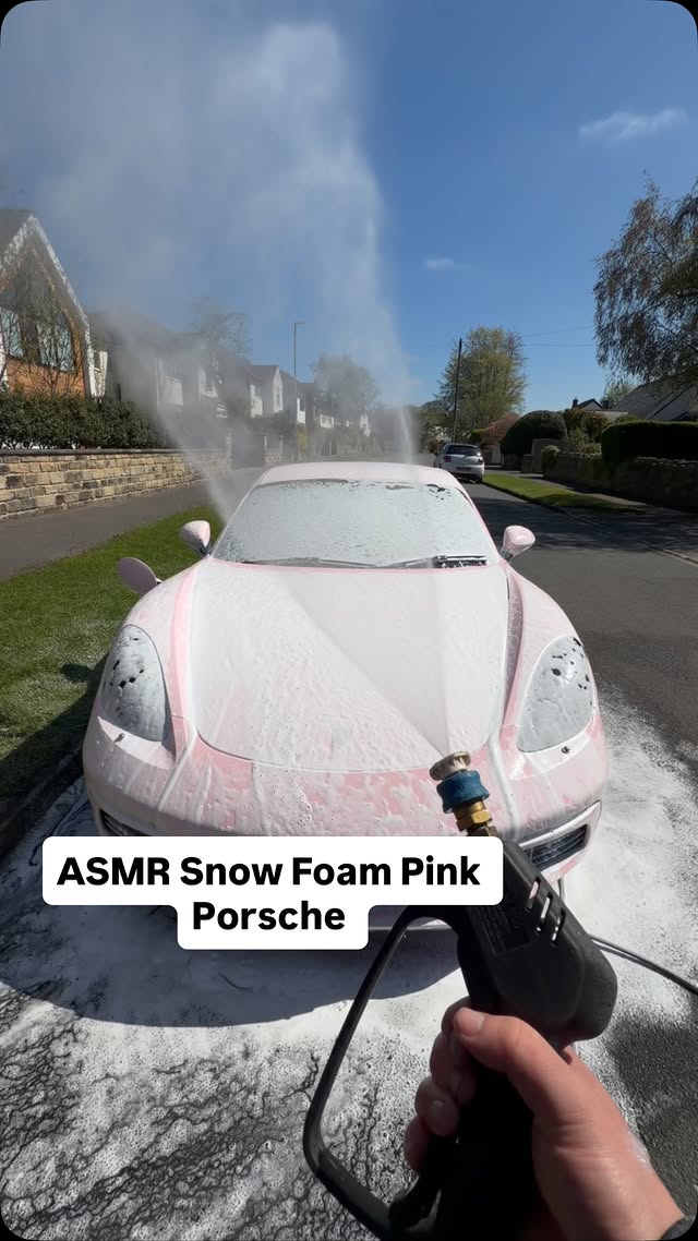 Snow foam on a pink Porsche. Need we say more 🫧🩷 📍 Mobile detailing across Leeds, Otley, Harrogate &…
