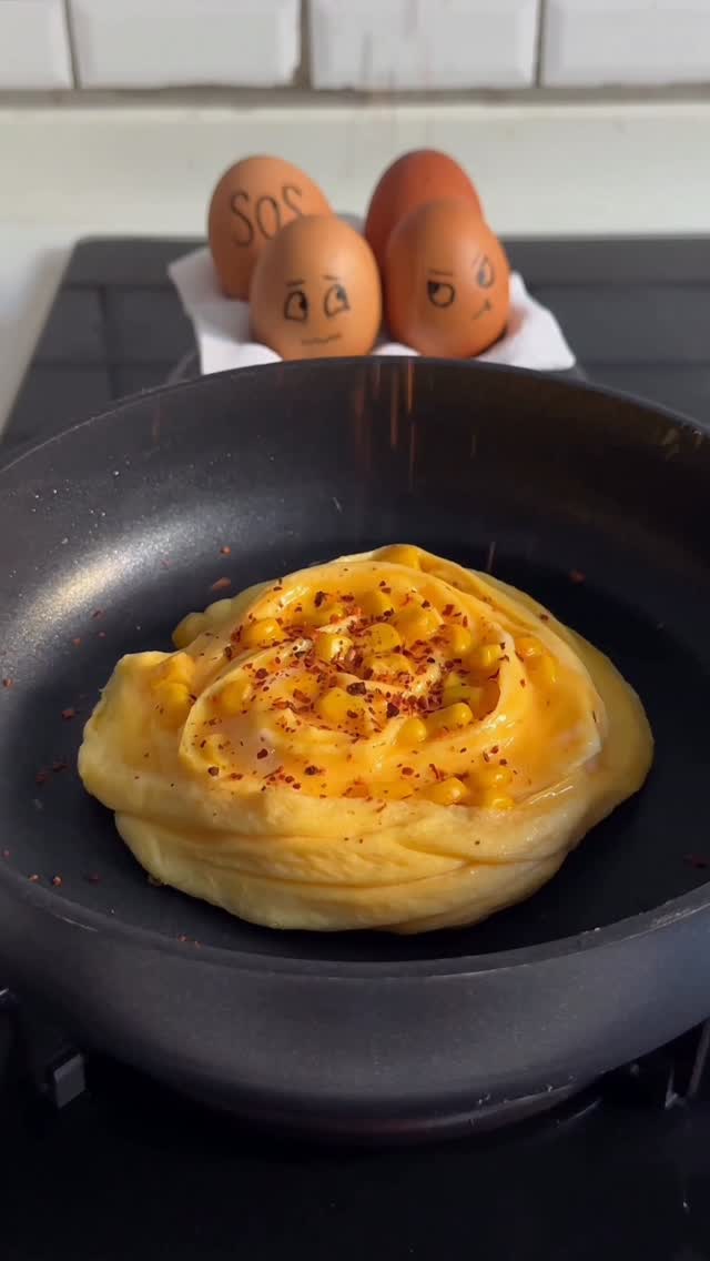 Japon usulü 🍳 #asmr . . . . . . . . . . . . . . . . #japaneserecipe #scrambledegg #japaneseegg #keşf…