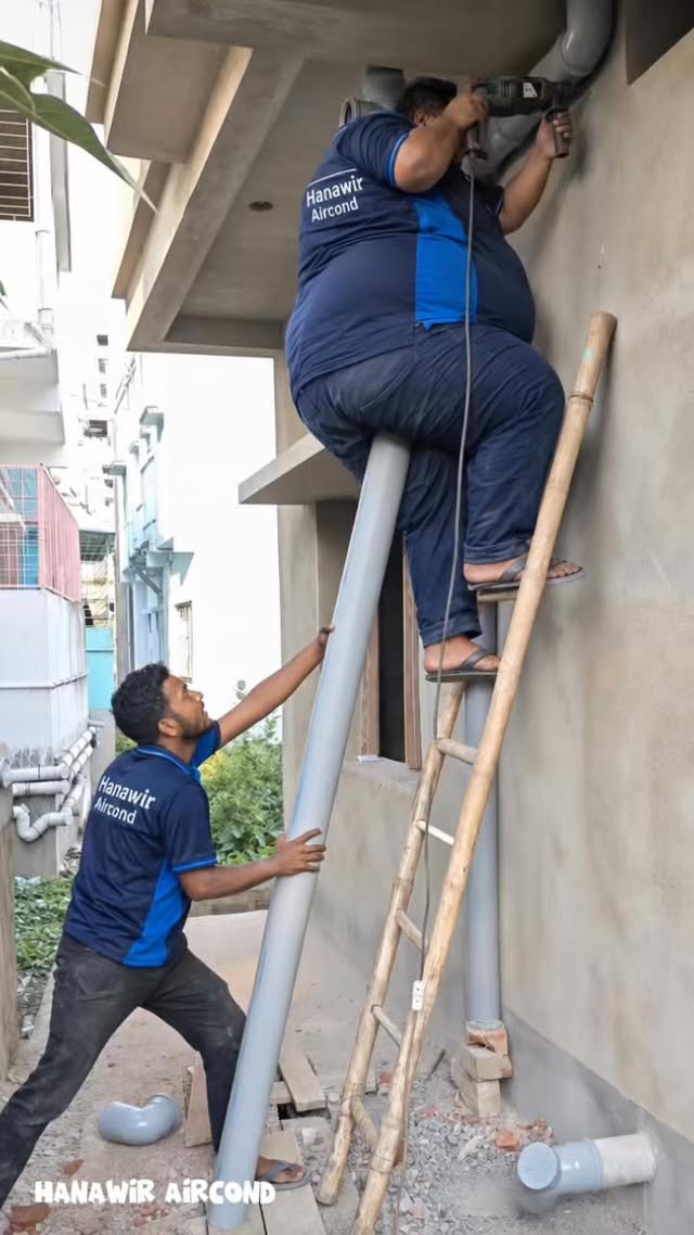 Proffesional AC technician 💪 No fear. No safety belt. Only confidence 😎🔧