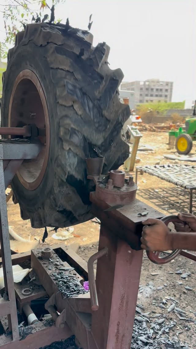 Mauli tyrewala Majalgaon 8379862828#rimoldwala #pamcharwala❤️‍🩹 #tyrewala #tyrewallahoffocial