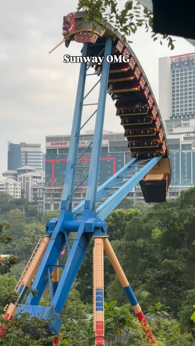 Acrophobic 💀💀💀 #acrophobia #sunwaylagoon #sunwaypyramid #scary #rollercoaster