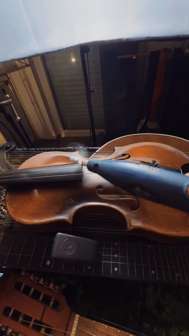 Paper Suns ☀️ : : : Built from a violin tremolo created with a drill and a fabric strap, an E-Bow zi…