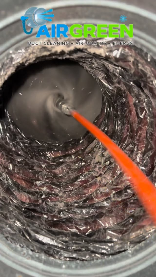🫣 If you haven’t cleaned your ducts in over a year… you need to see this 🫣 Dust, pet hair, allergens…