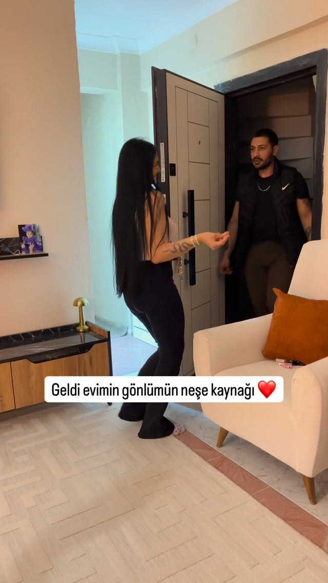 Kocamı böyle karşılamayacaksam neden evliyim 😂❤️ #keşfet #reelsinstagram #komedi