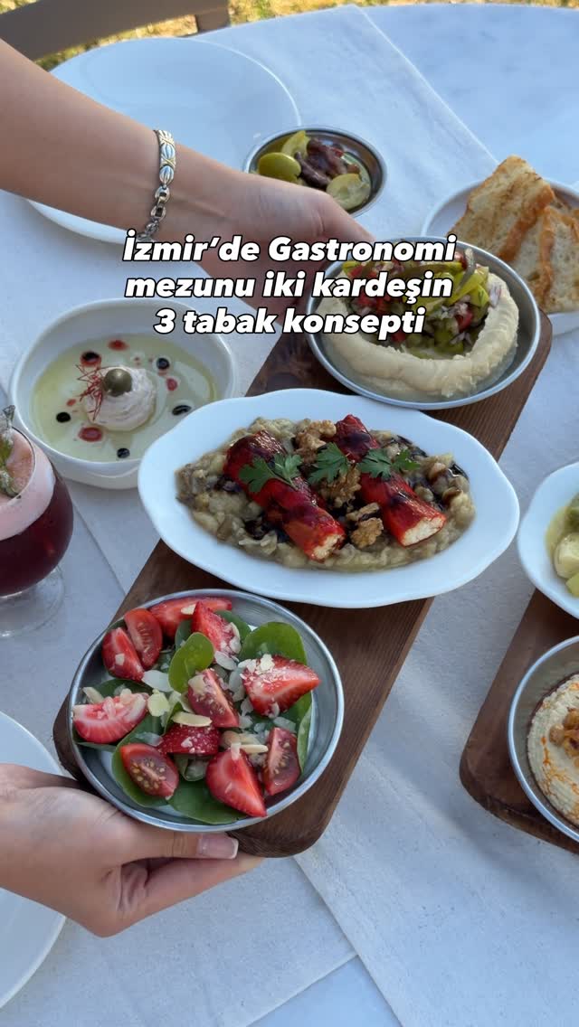 📍Çeşme’de @3.tabak ‘ta birbirinden güzel mezeler, yemekler ve kokteyller denedik😋 #reklam Sizde fark…