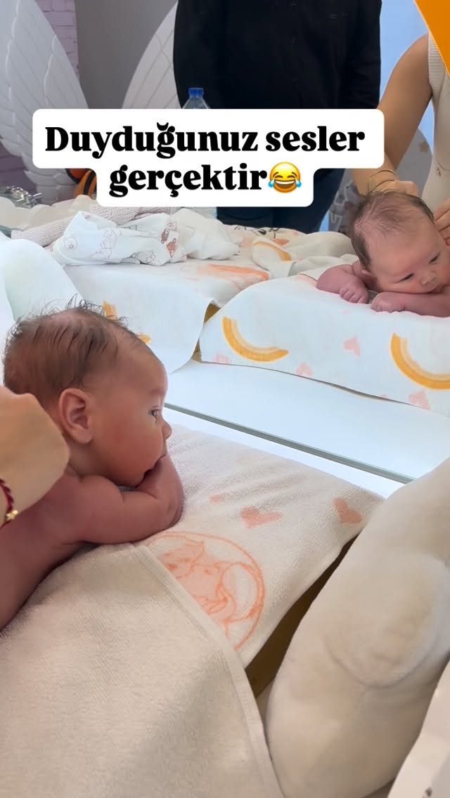 Dağınıklığımızn kusuruna bakmayın😁 çok doğal bir video oldu🤭 masaj yaparken bebişlerden böyle bu ses…