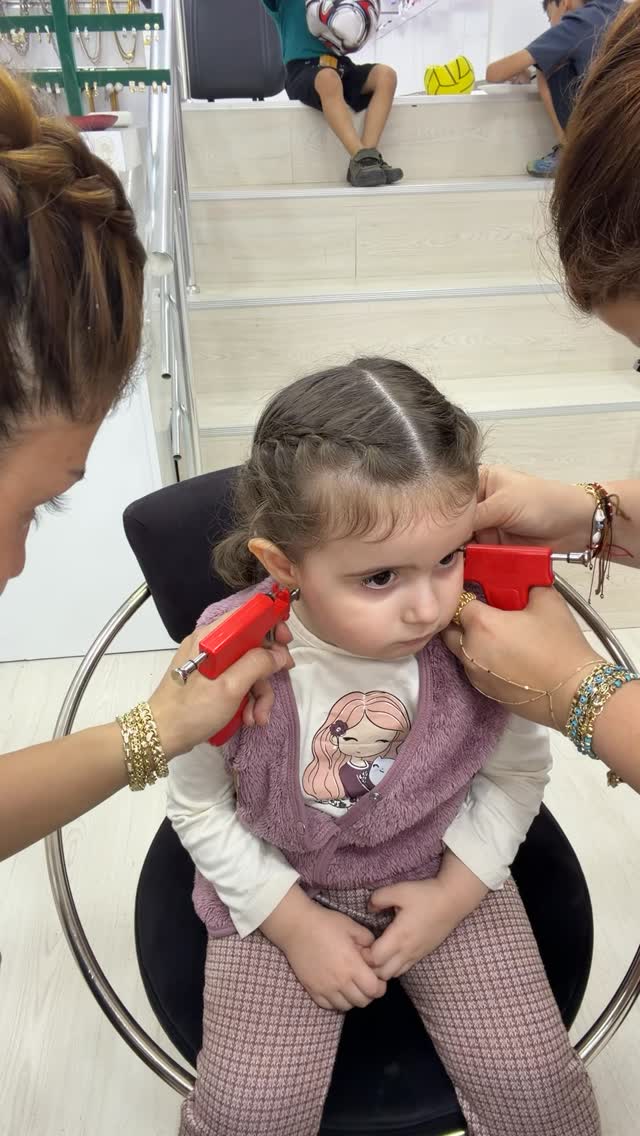 Eğlenerek kulak deldiğimiz doğrudur #piersing #traguspiercing #rookpiercing #tragus #delim