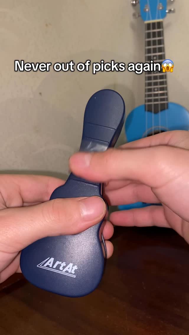 Link in my bio to pre-order yours🤗 #guitar #guitarist #gift #cool #picks