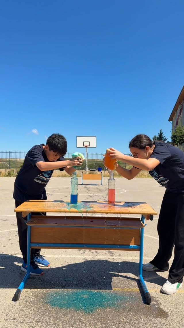 Süngerle şişe doldurma challenge 😀