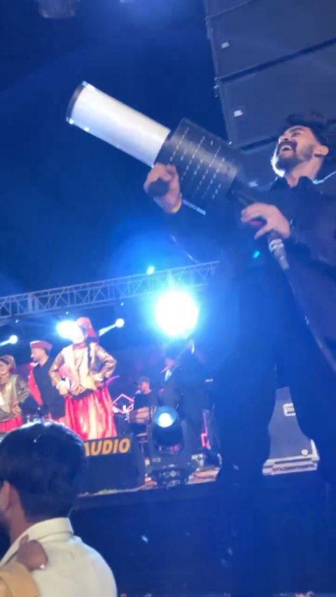 Music pin