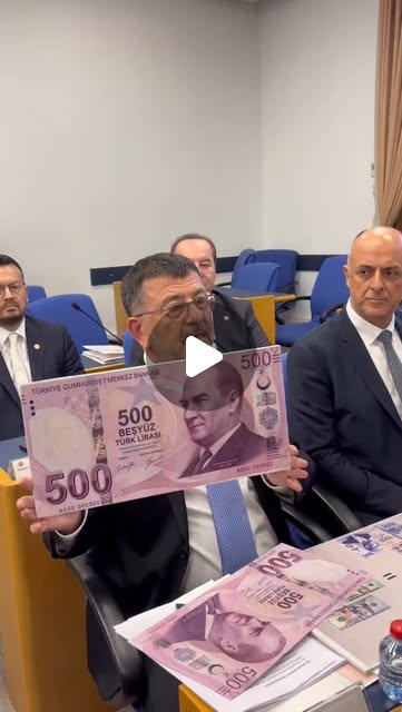 1 Euro ≈ 50 TL olmuş. En büyük banknotumuz olan 200 TL, 5 dolar bile etmiyor. 500 TL bassanız 10 dol…