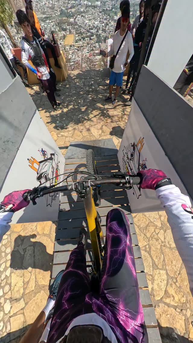 POV de mi bajada final @downhill_urbano_atlixco No es solo bajar rápido… es confiar. Confiar en tu l…