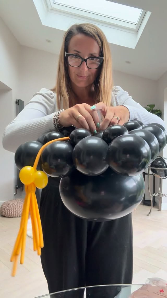 ✨🖤👩🏻‍🎓 SO HEAR ME OUT… Before I get people jumping up in the comments how there are link balloons… I…