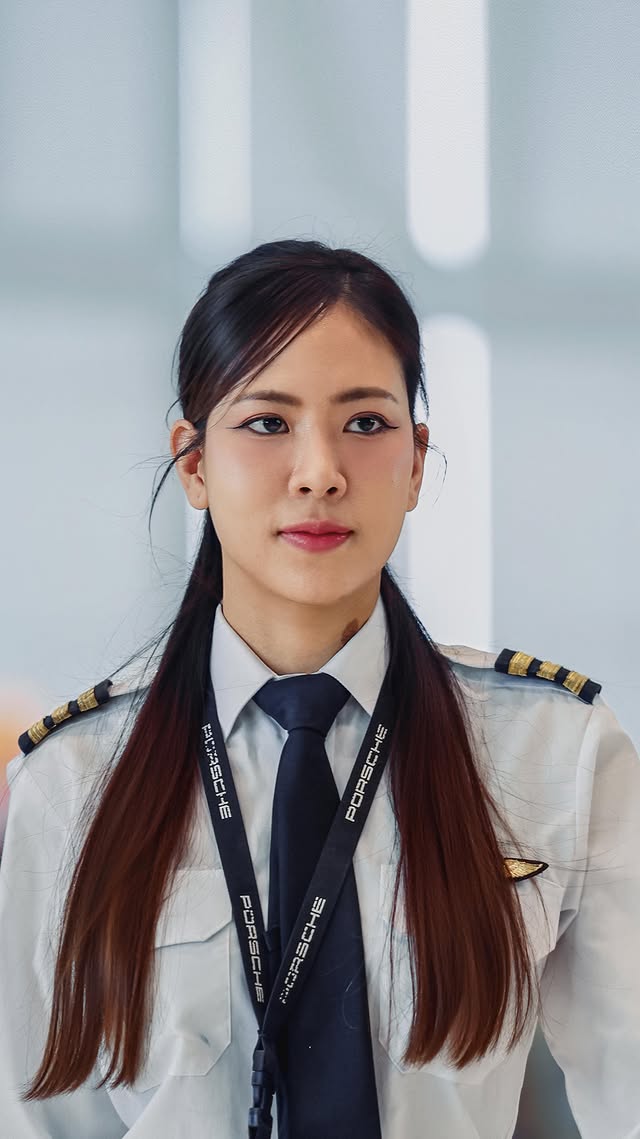 #migshotsurprise EP66 | Surprising my followers around the world. She‘s a Female Pilot based at Suva…